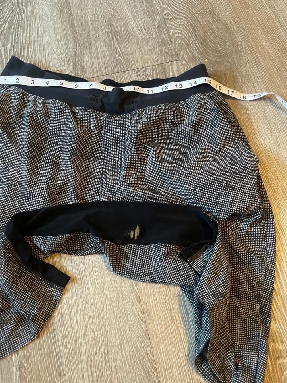 Lululemon men’s liner less active workout shorts size large gym - Picture 5 of 5